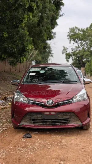 Toyota Vitz 1.5 FWD 5dr 2015 Maroon