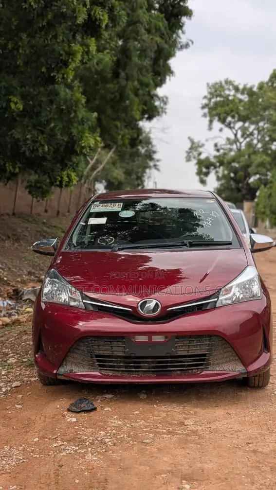 Toyota Vitz 1.5 FWD 5dr 2015 Maroon