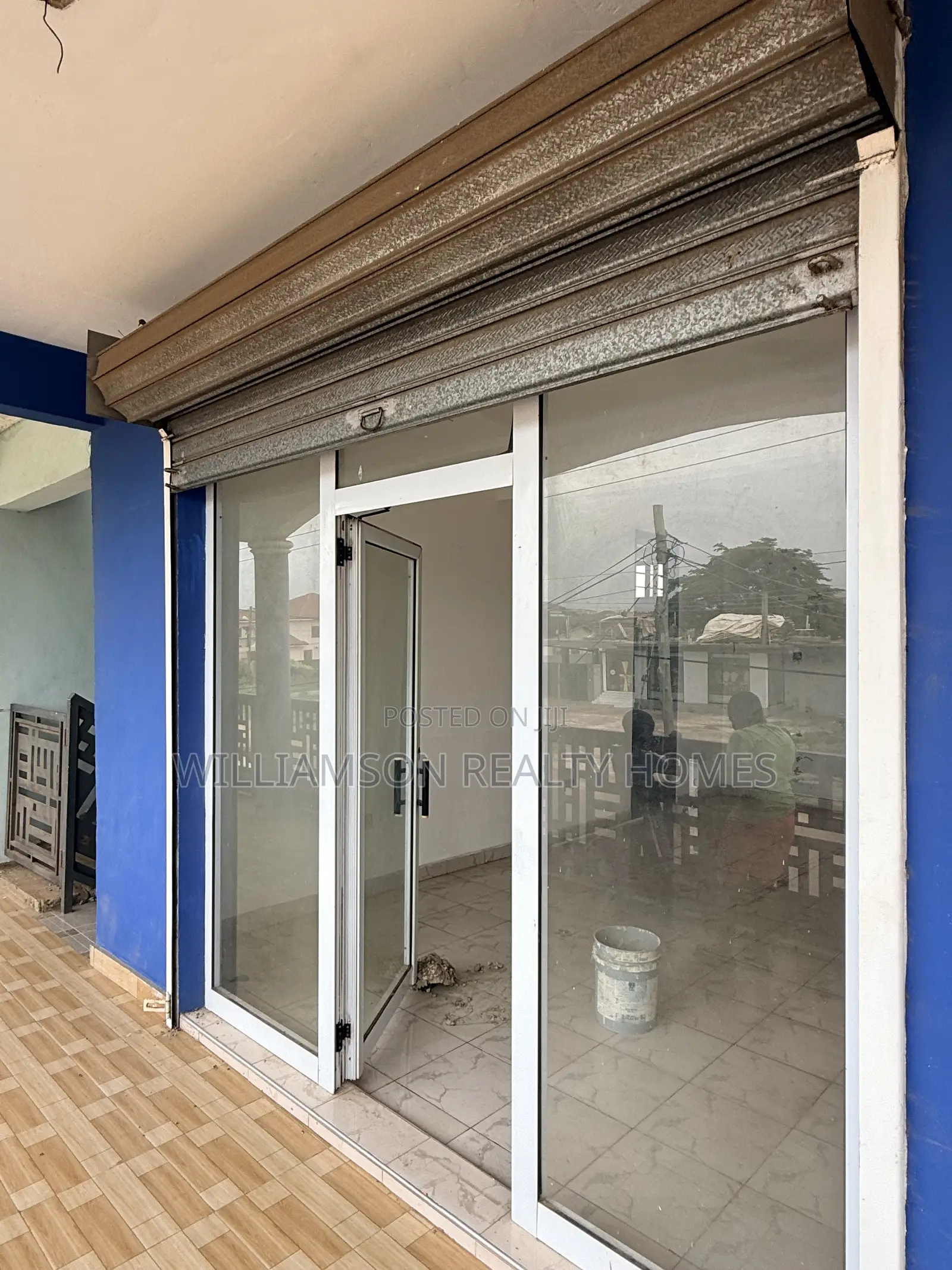 Spacious Shop/Store/Office Space/Showroom Wit an Extra Office,Spintex