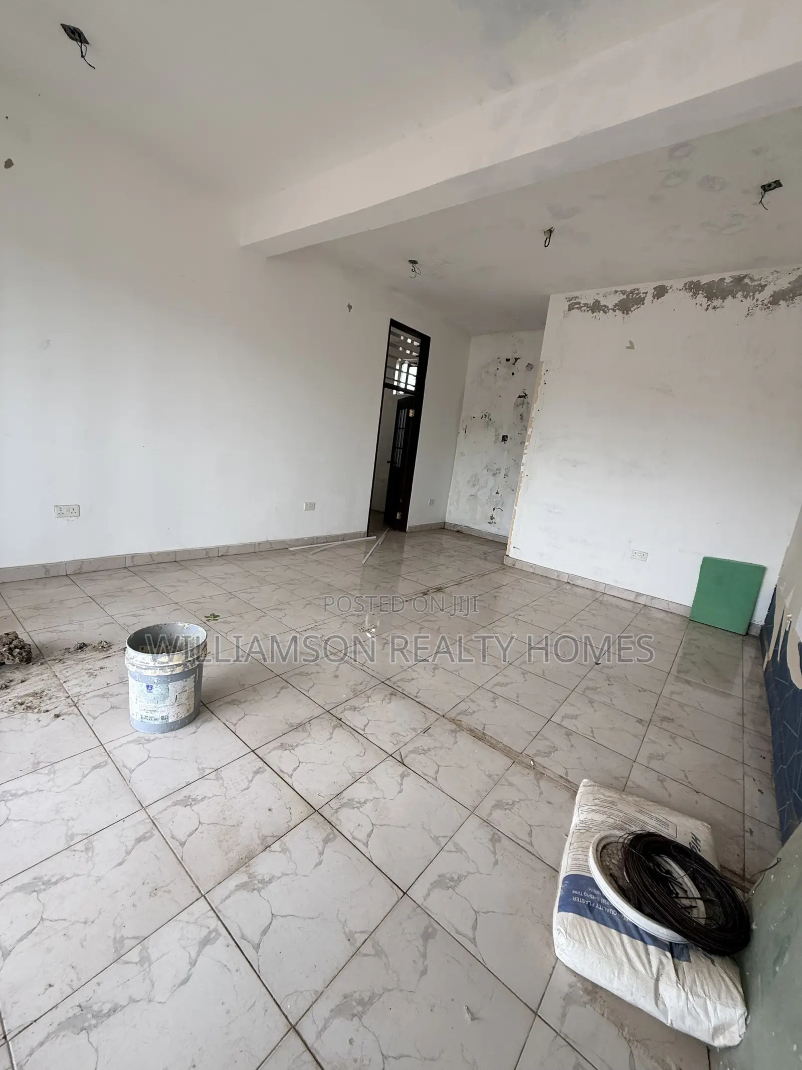 Spacious Shop/Store/Office Space/Showroom Wit an Extra Office,Spintex