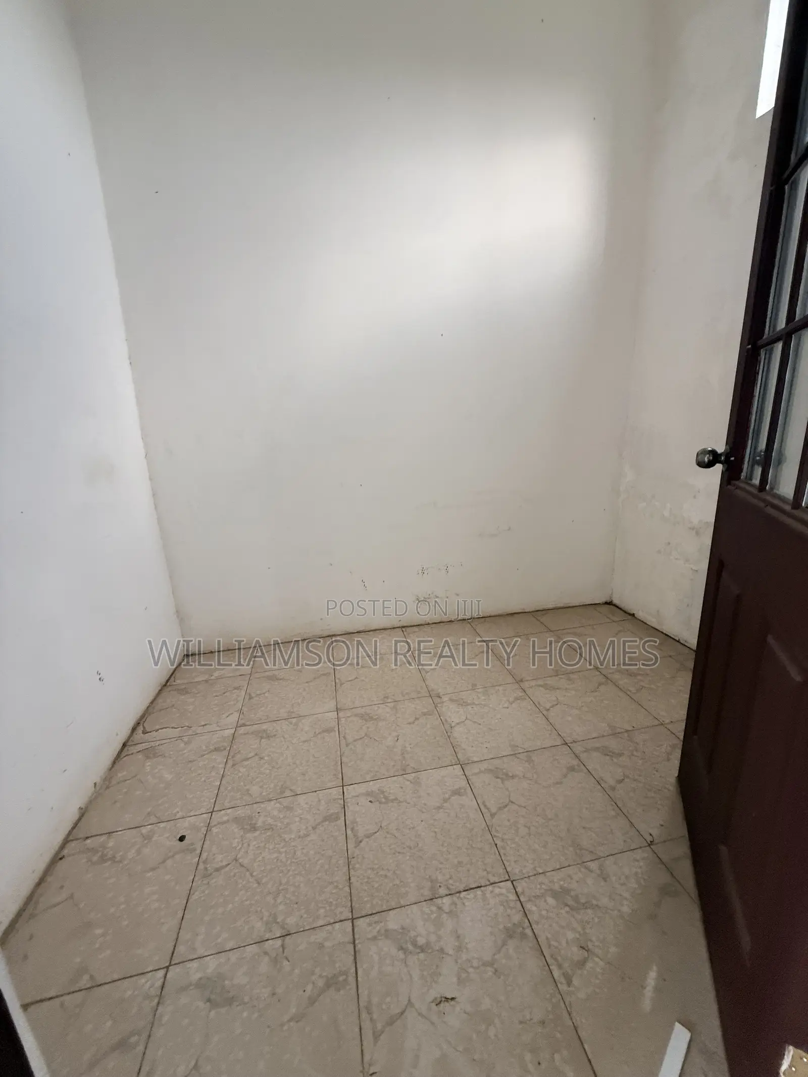 Spacious Shop/Store/Office Space/Showroom Wit an Extra Office,Spintex