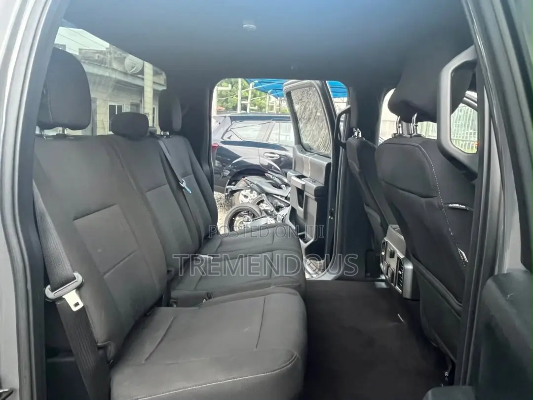 Ford F-150 Lariat 4x2 SuperCrew Cab Styleside 5.5 ft. box 145 in. WB