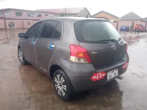 Toyota Vitz 2010 Gray