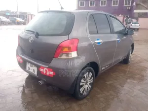 Toyota Vitz 2010 Gray