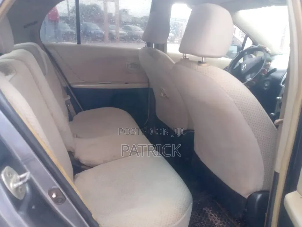 Toyota Vitz 2010 Gray