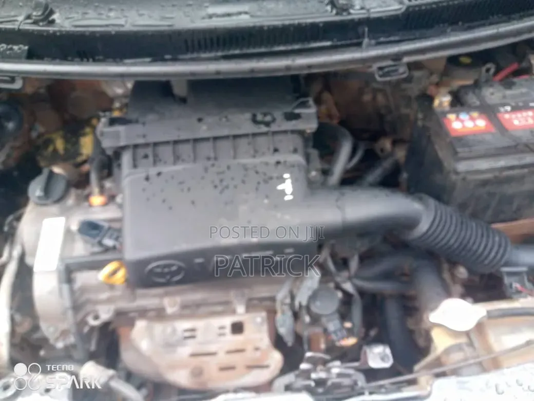 Toyota Vitz 2010 Gray