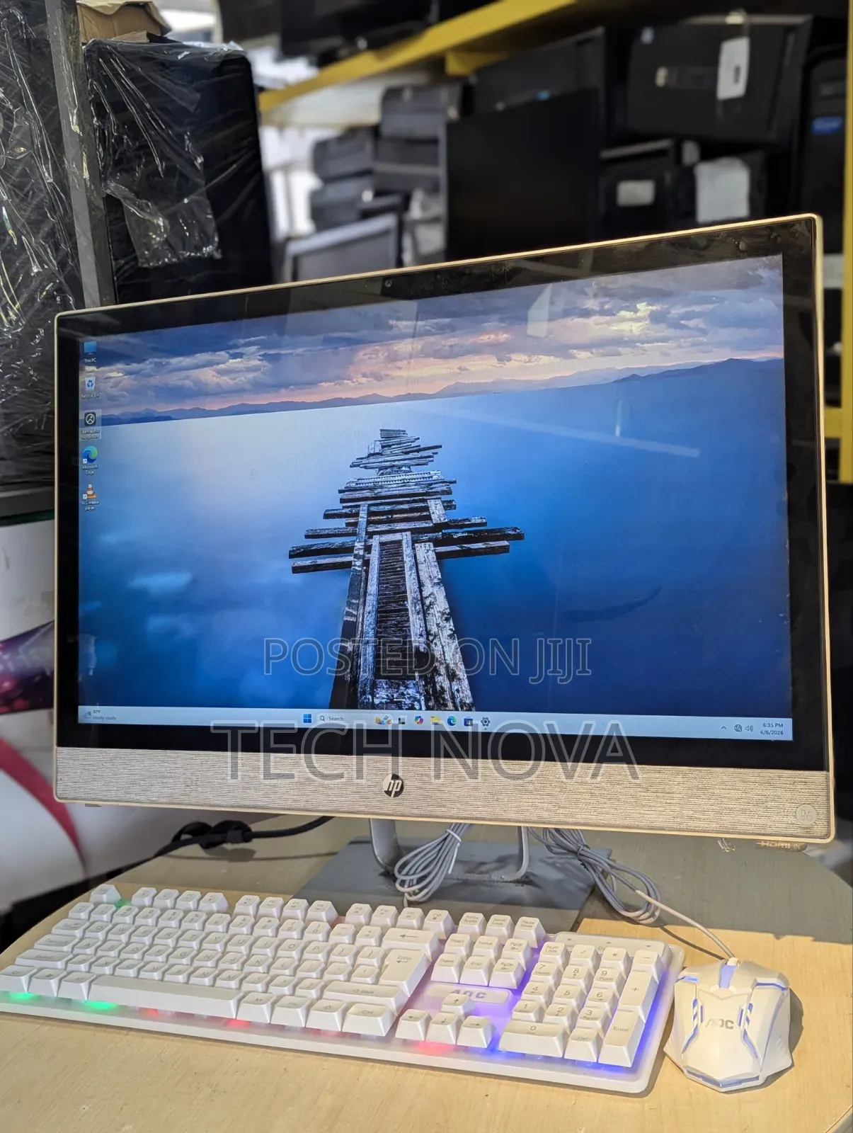 Desktop Computer HP Pavilion 24 8GB Intel Core i5 HDD 1T