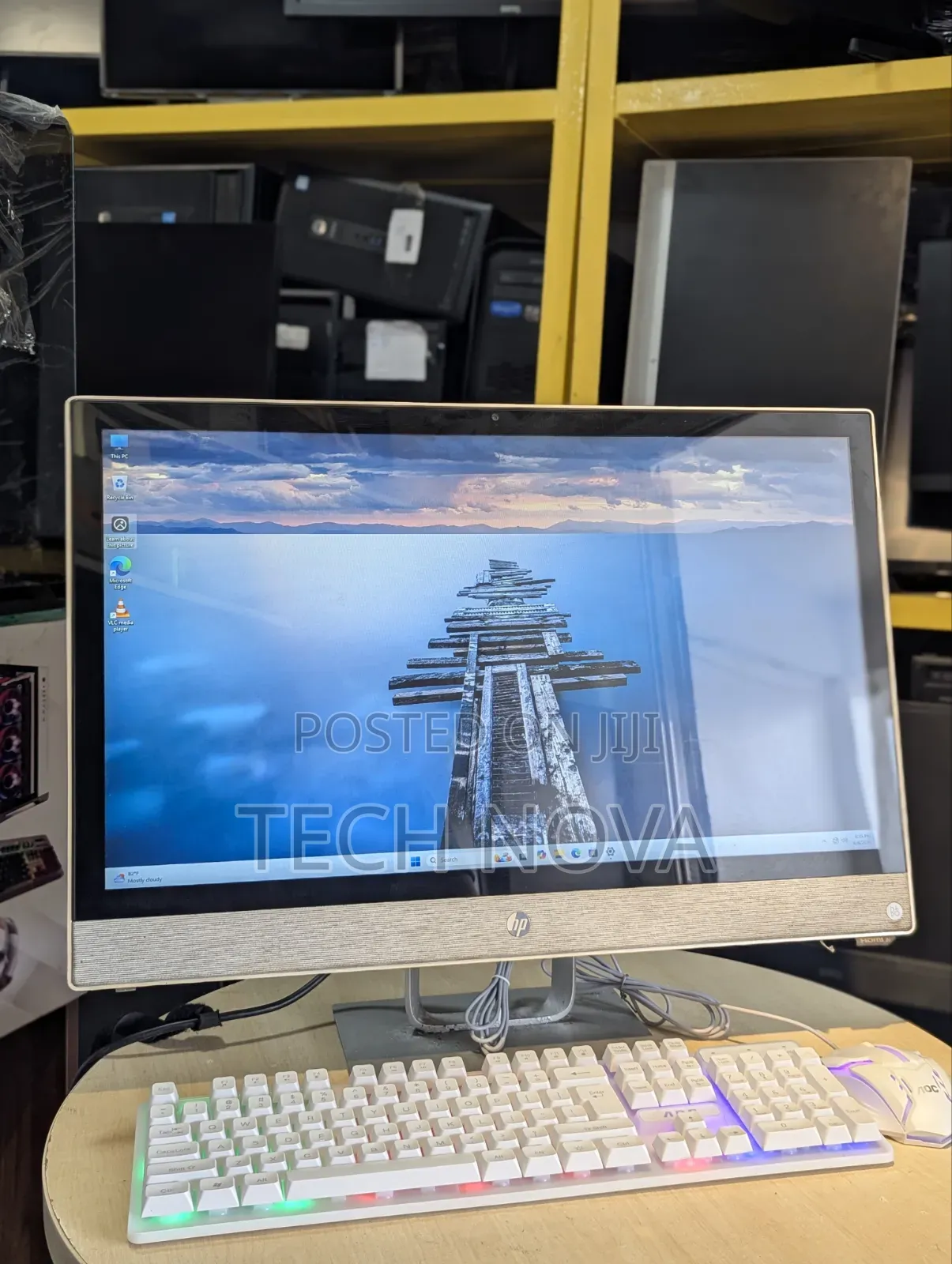 Desktop Computer HP Pavilion 24 8GB Intel Core i5 HDD 1T