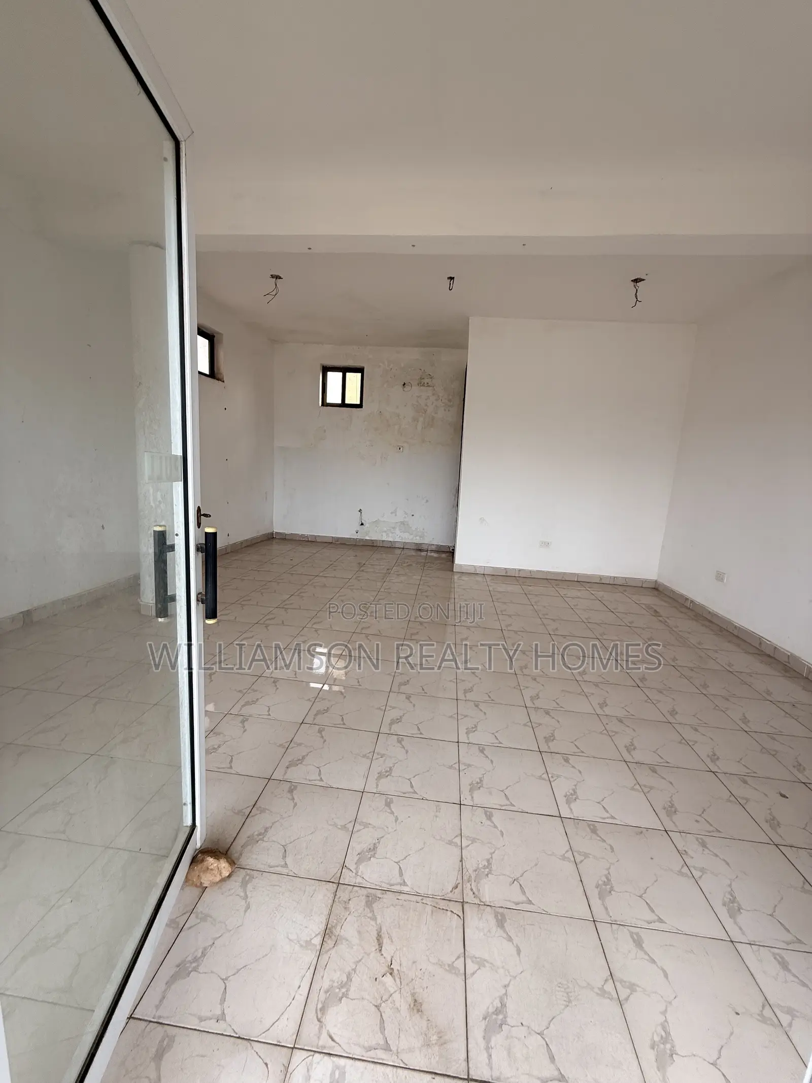 Road Side Shop/Store/Office Space/Showroom Wit an Extra Space,Spintex