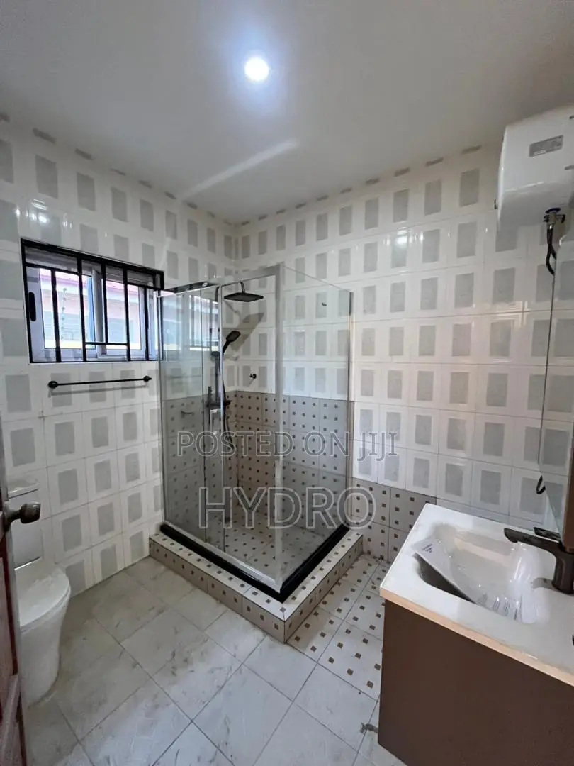 3bdrm Block of Flats in Trassacco, School Junction for rent