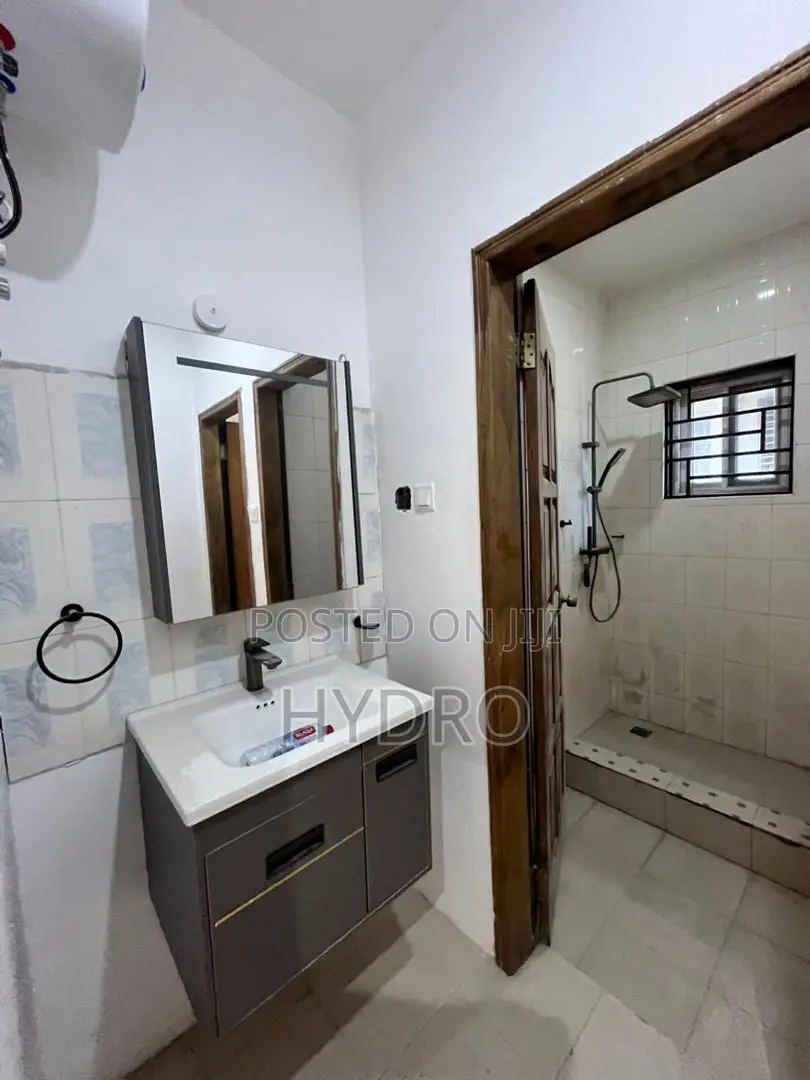 3bdrm Block of Flats in Trassacco, School Junction for rent