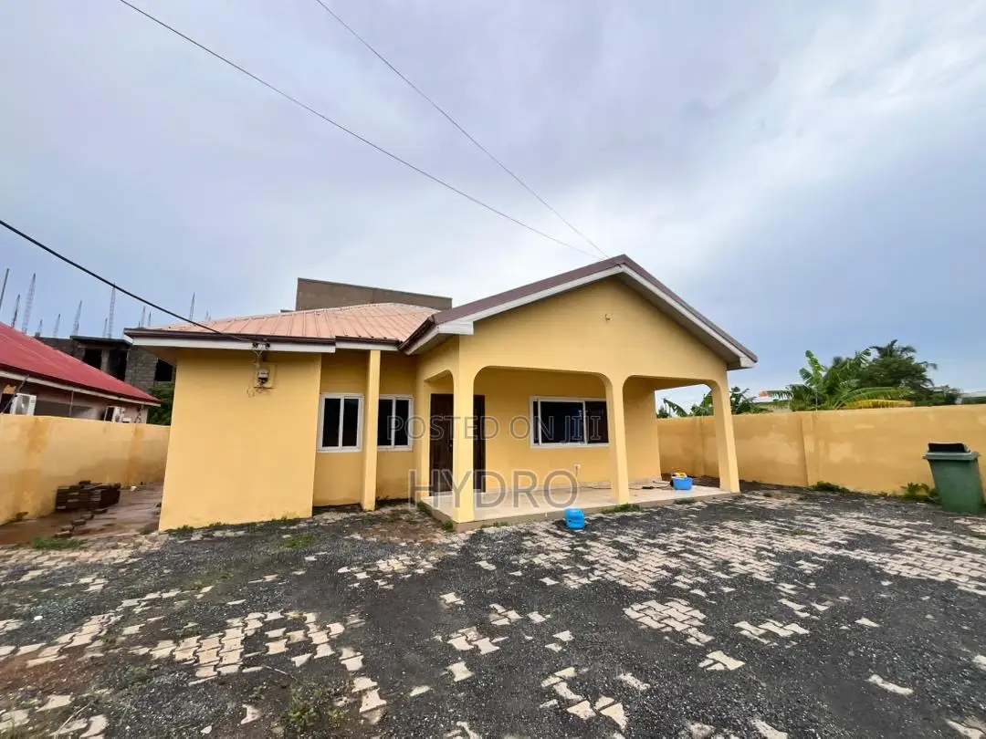 3bdrm Block of Flats in Trassacco, School Junction for rent
