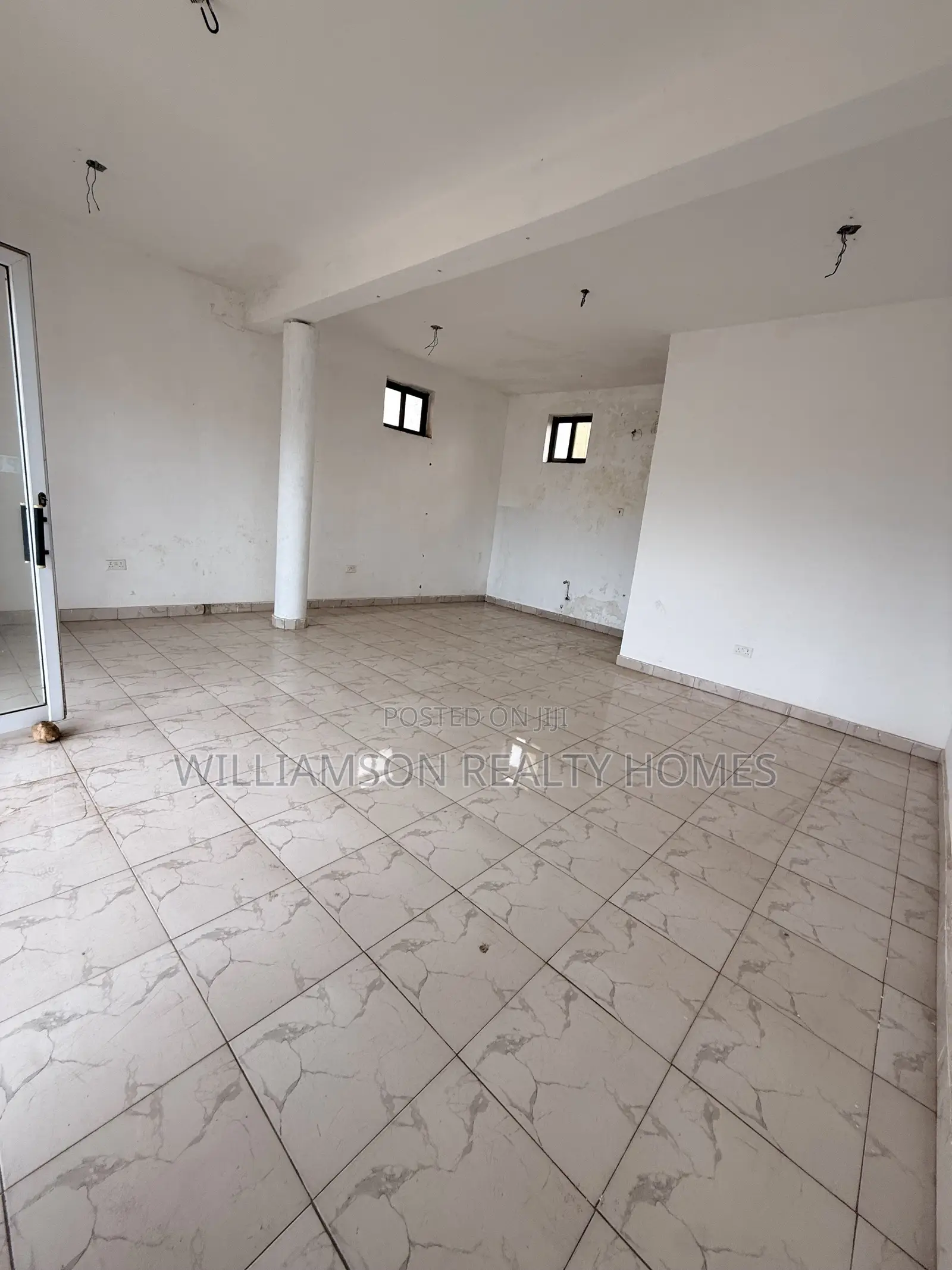 Road Side Shop/Store/Office Space/Showroom Wit an Extra Space,Spintex