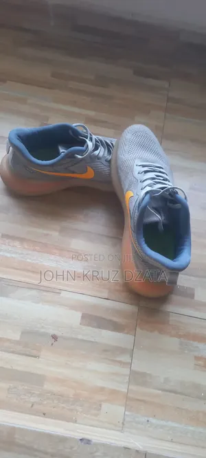 Nike Zoom Size 42