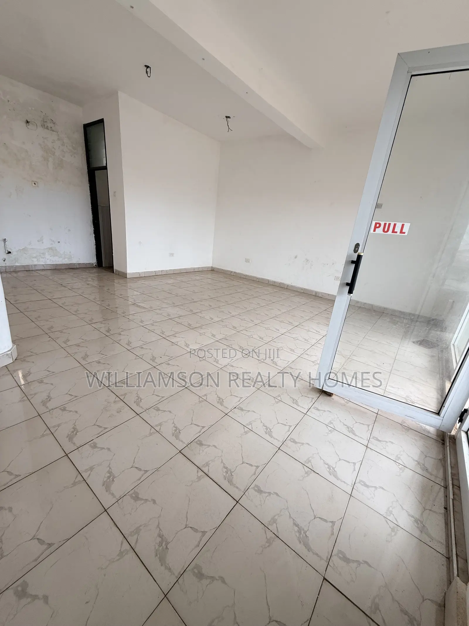 Road Side Shop/Store/Office Space/Showroom Wit an Extra Space,Spintex