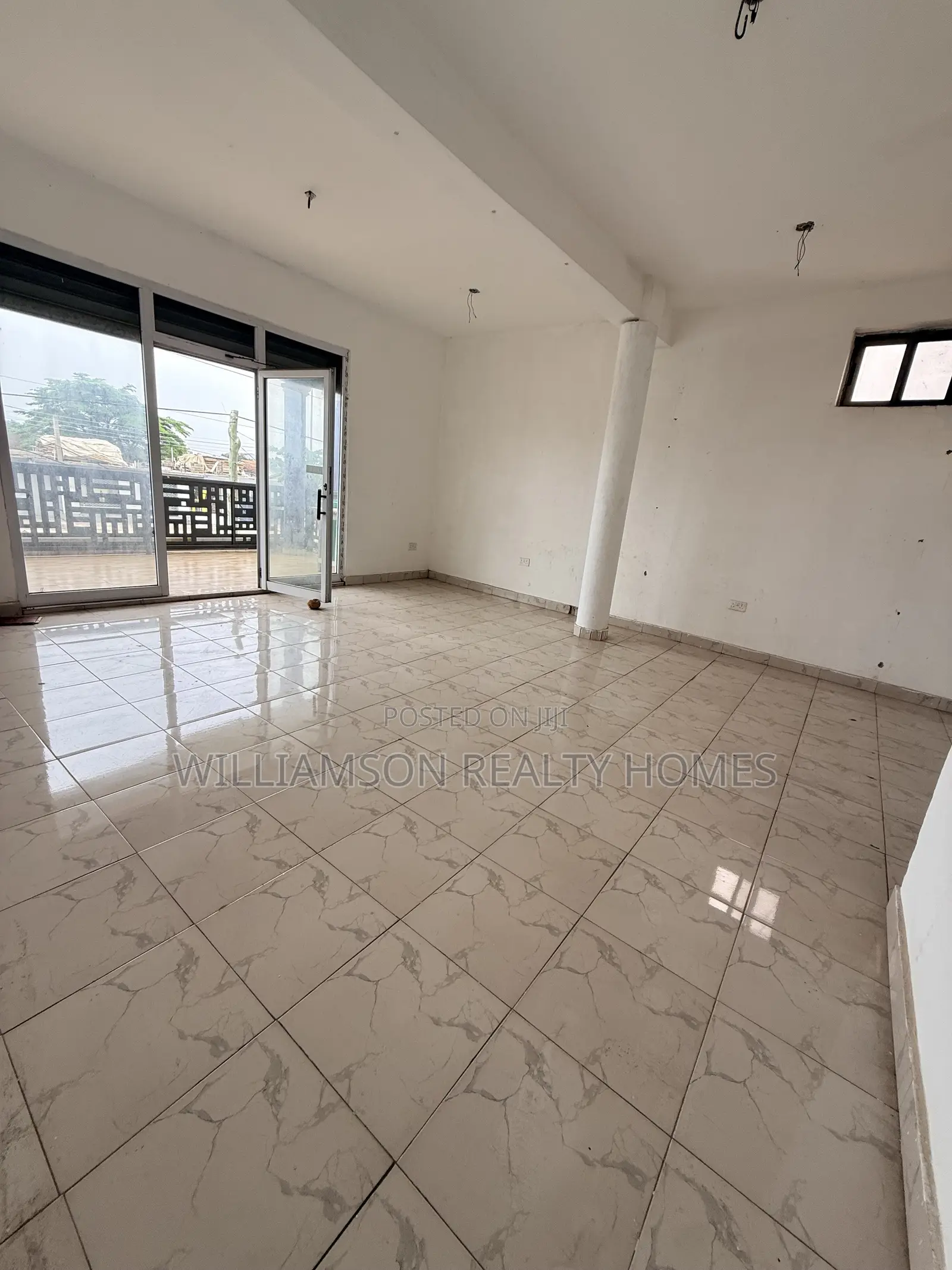 Road Side Shop/Store/Office Space/Showroom Wit an Extra Space,Spintex