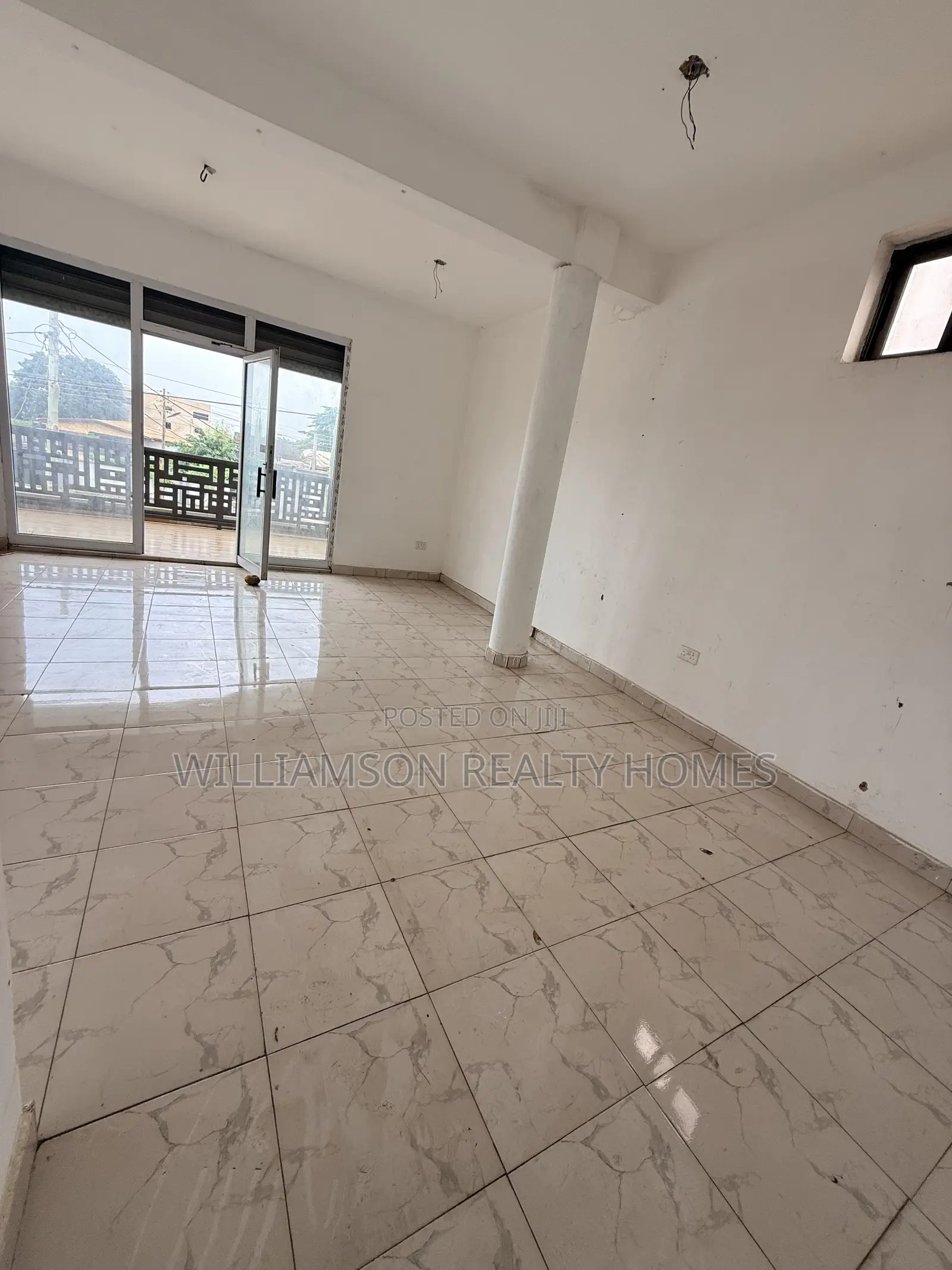 Road Side Shop/Store/Office Space/Showroom Wit an Extra Space,Spintex