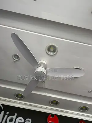 Midea 3-Blade Ceiling Fan With an Integrated Led Light