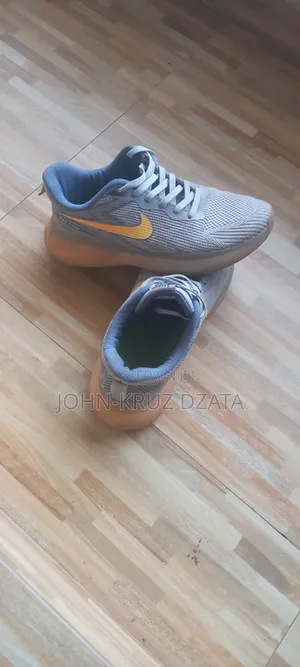 Nike Zoom Size 42