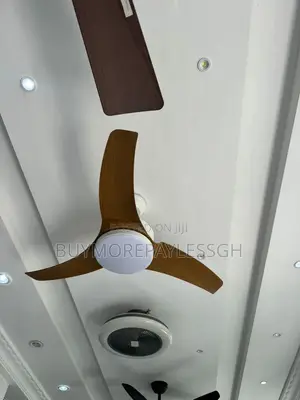 Modern 3-Blade Propeller-Style Ceiling Fan With Integrated Led Light