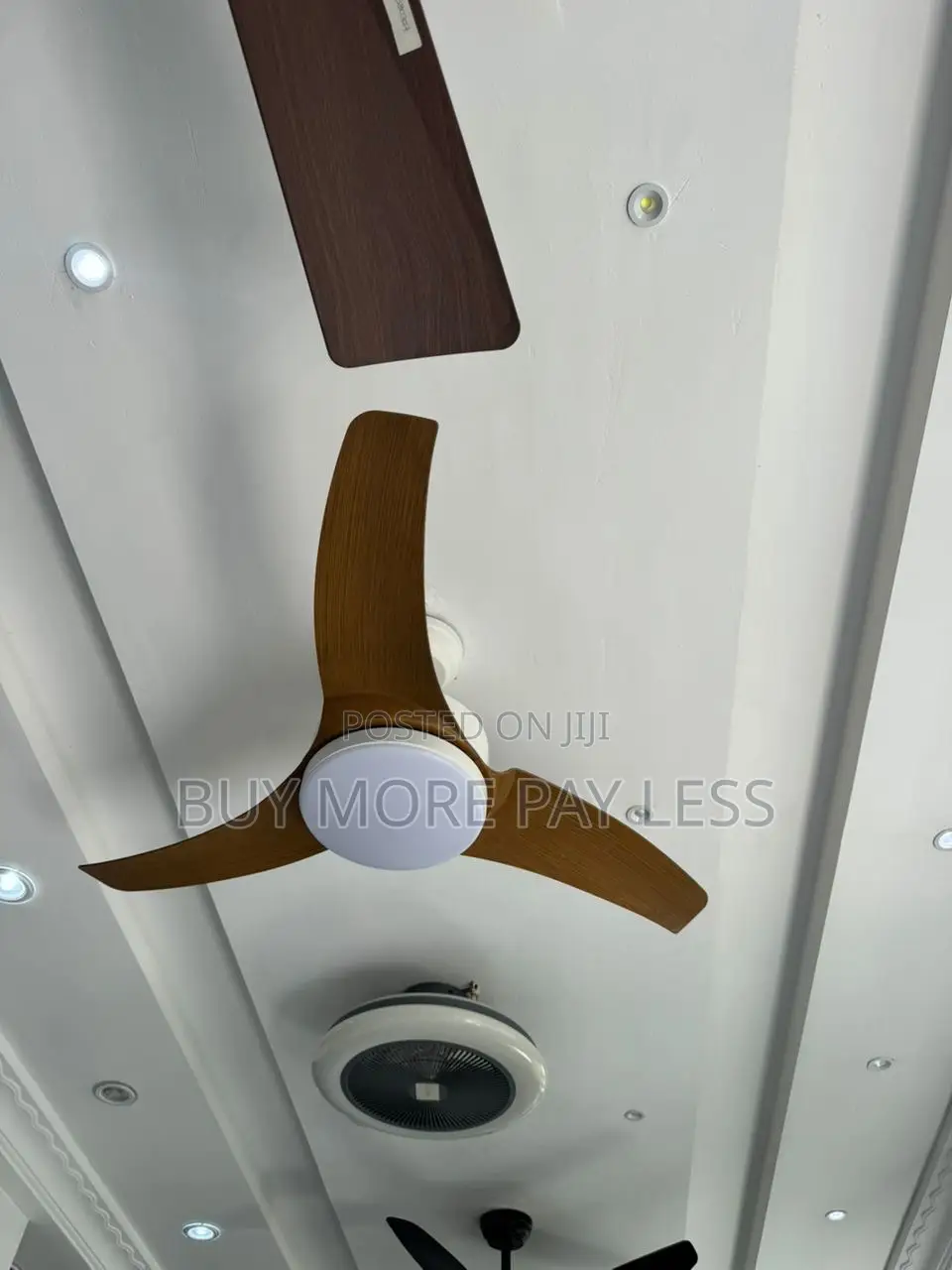 Modern 3-Blade Propeller-Style Ceiling Fan With Integrated Led Light