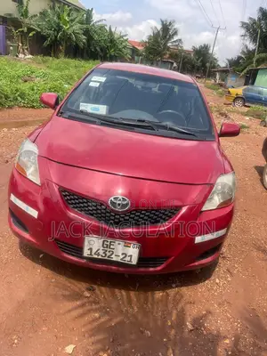 Toyota Yaris Base Sedan 4dr 2010 Red