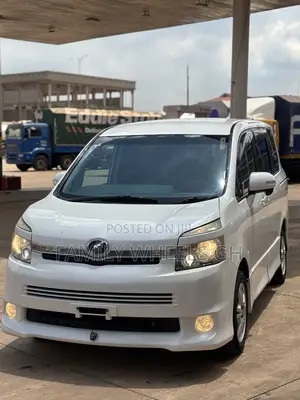 Toyota Voxy 2012 White