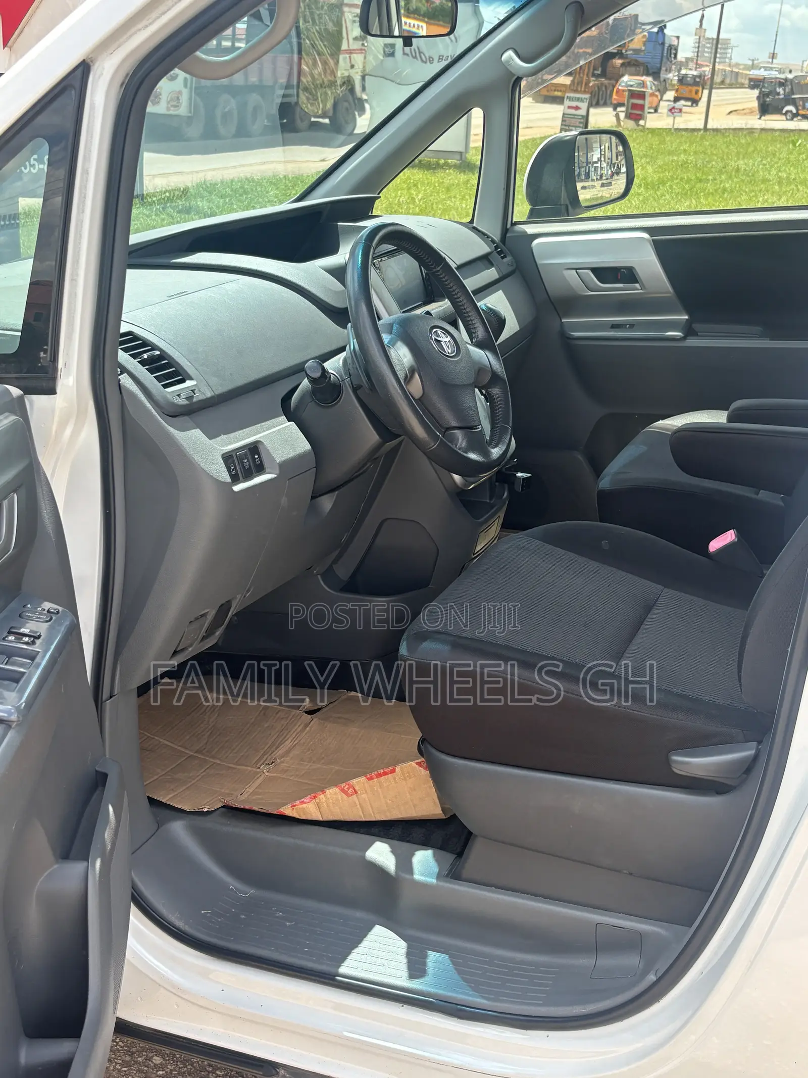Toyota Voxy 2012 White
