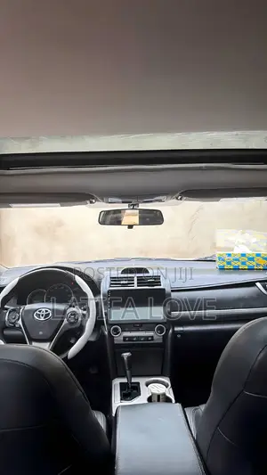 Toyota Camry SE 4dr Sedan (2.5L 4cyl 6A) 2013 White