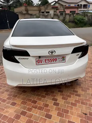 Toyota Camry SE 4dr Sedan (2.5L 4cyl 6A) 2013 White