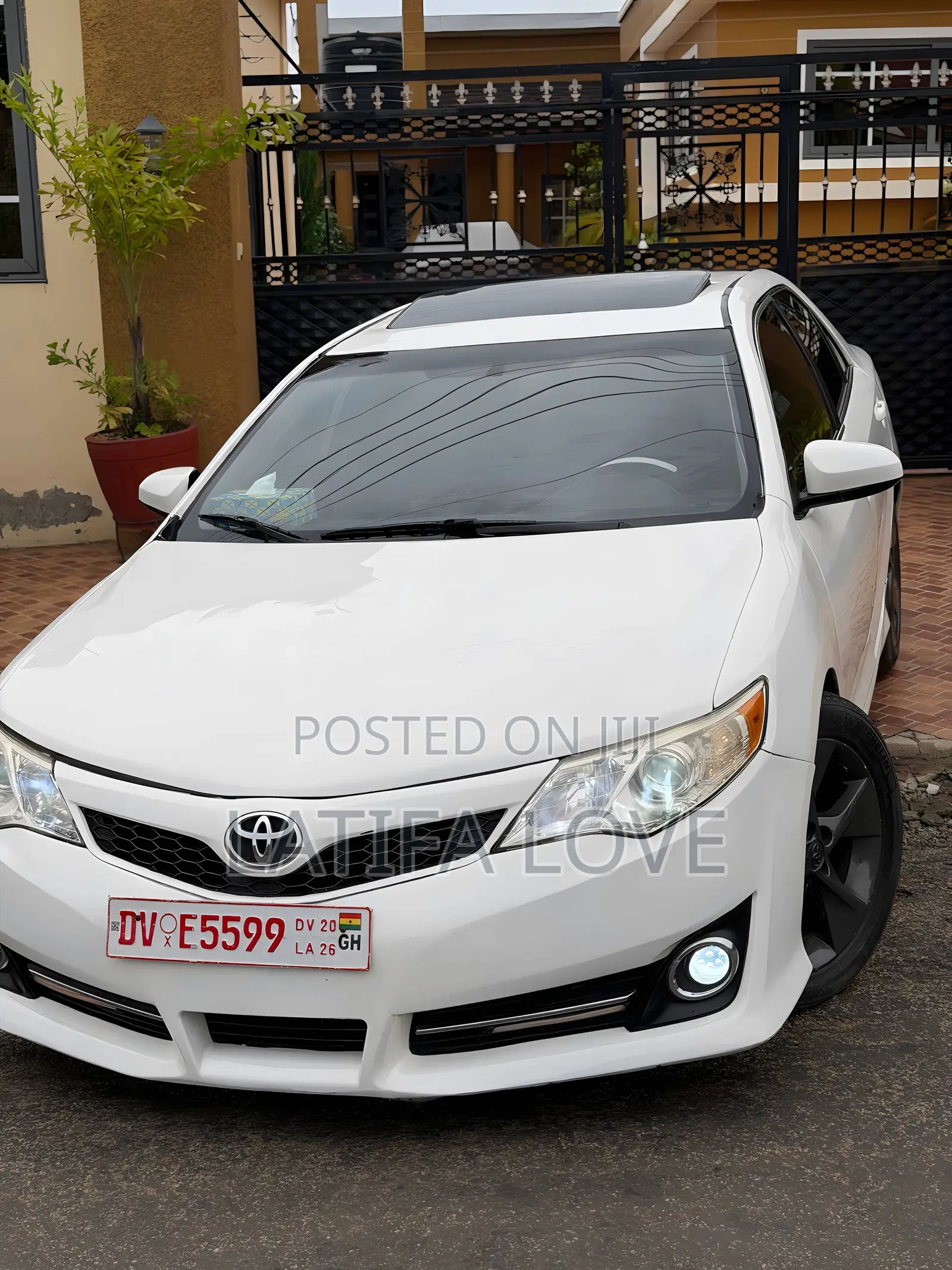 Toyota Camry SE 4dr Sedan (2.5L 4cyl 6A) 2013 White