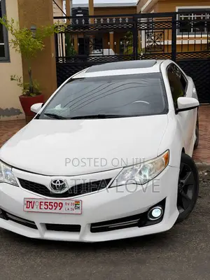 Toyota Camry SE 4dr Sedan (2.5L 4cyl 6A) 2013 White