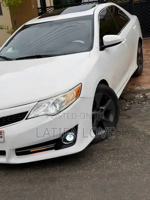 Toyota Camry SE 4dr Sedan (2.5L 4cyl 6A) 2013 White