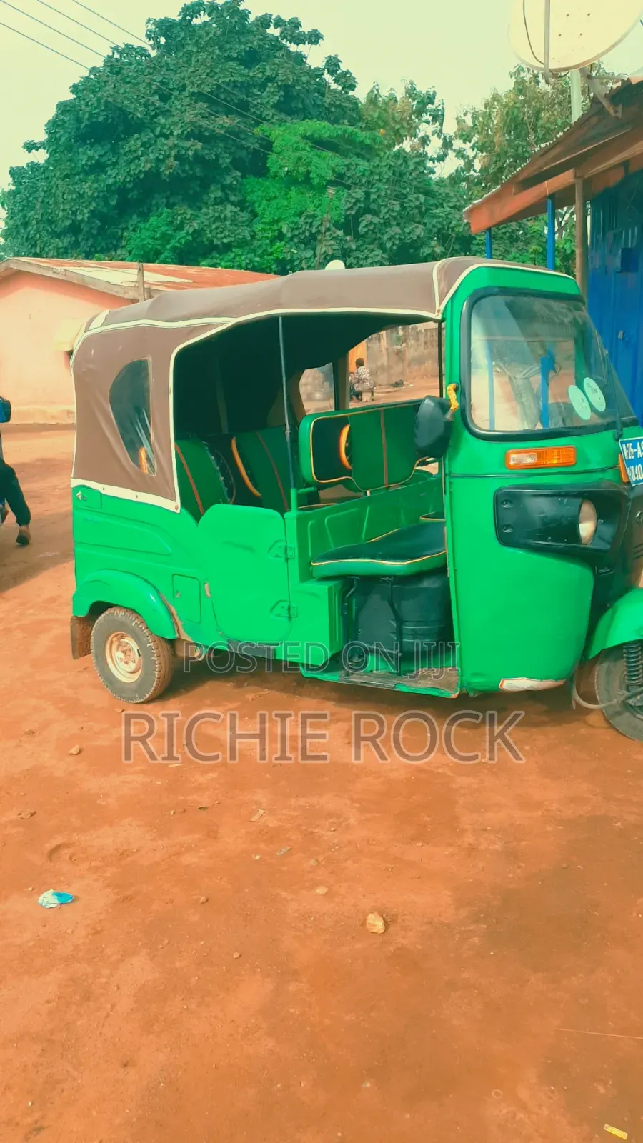 Bajaj RE 2025 Green