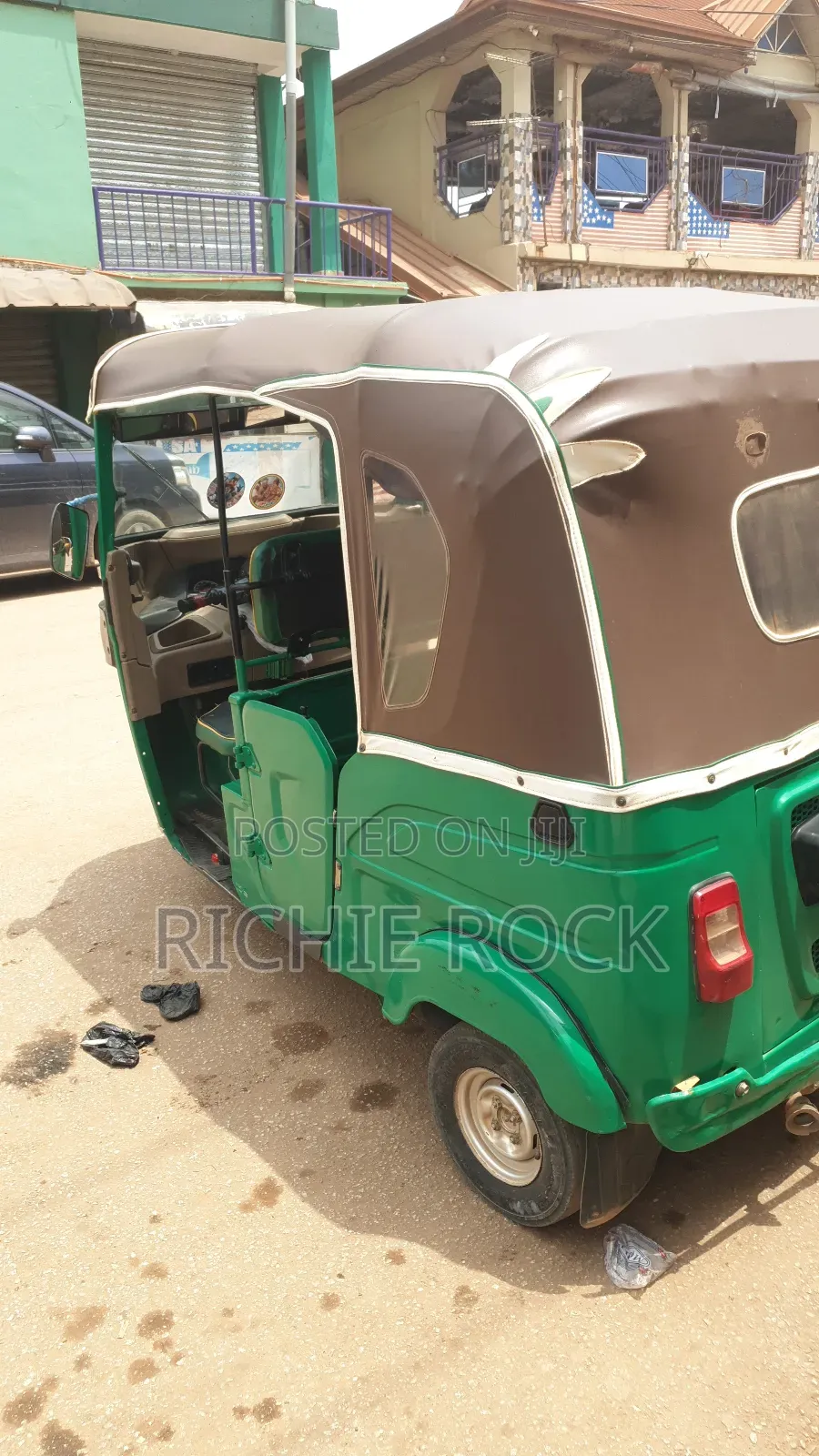 Bajaj RE 2025 Green