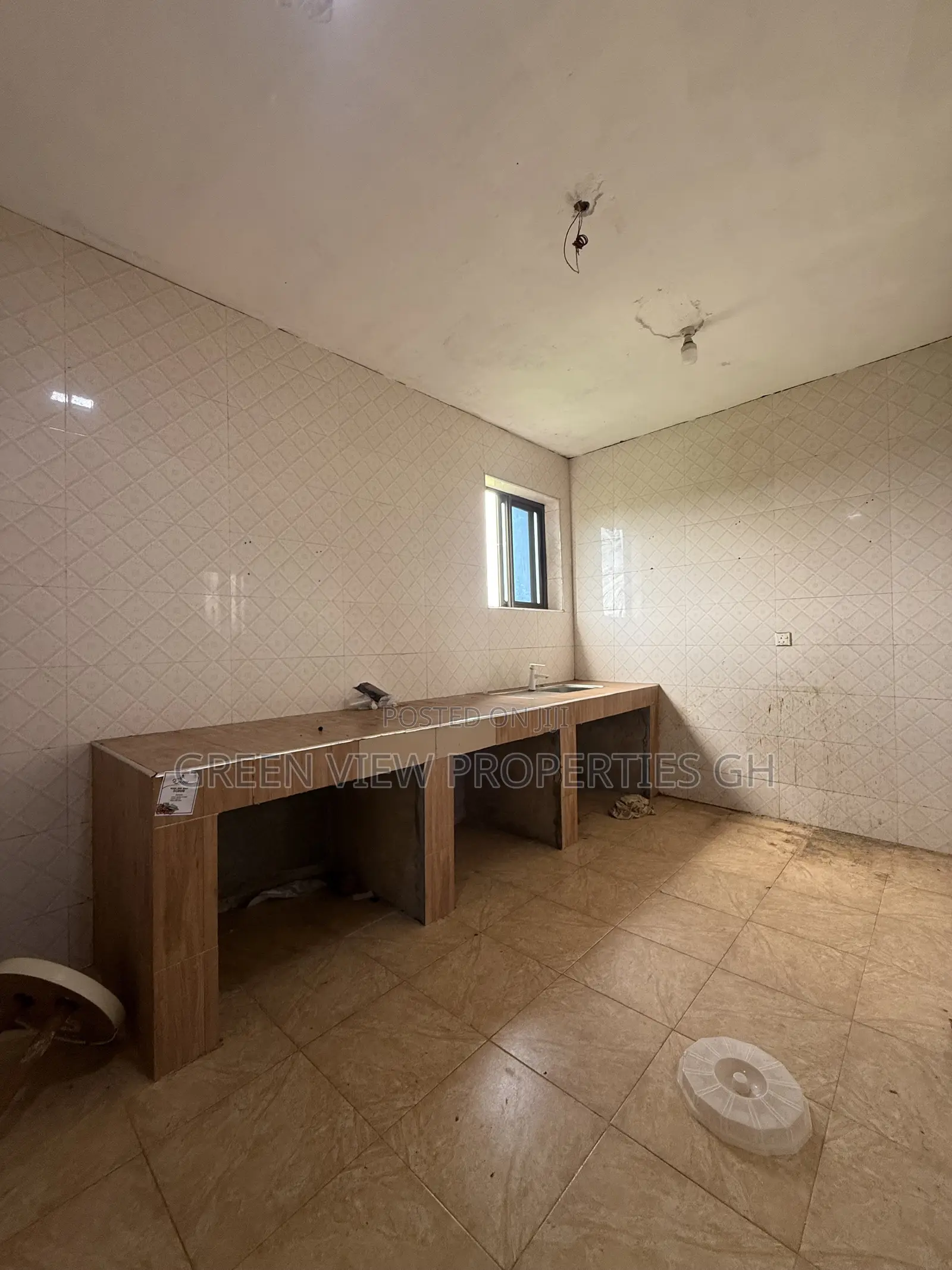 2bdrm Apartment in West Hills Mall Area for rent