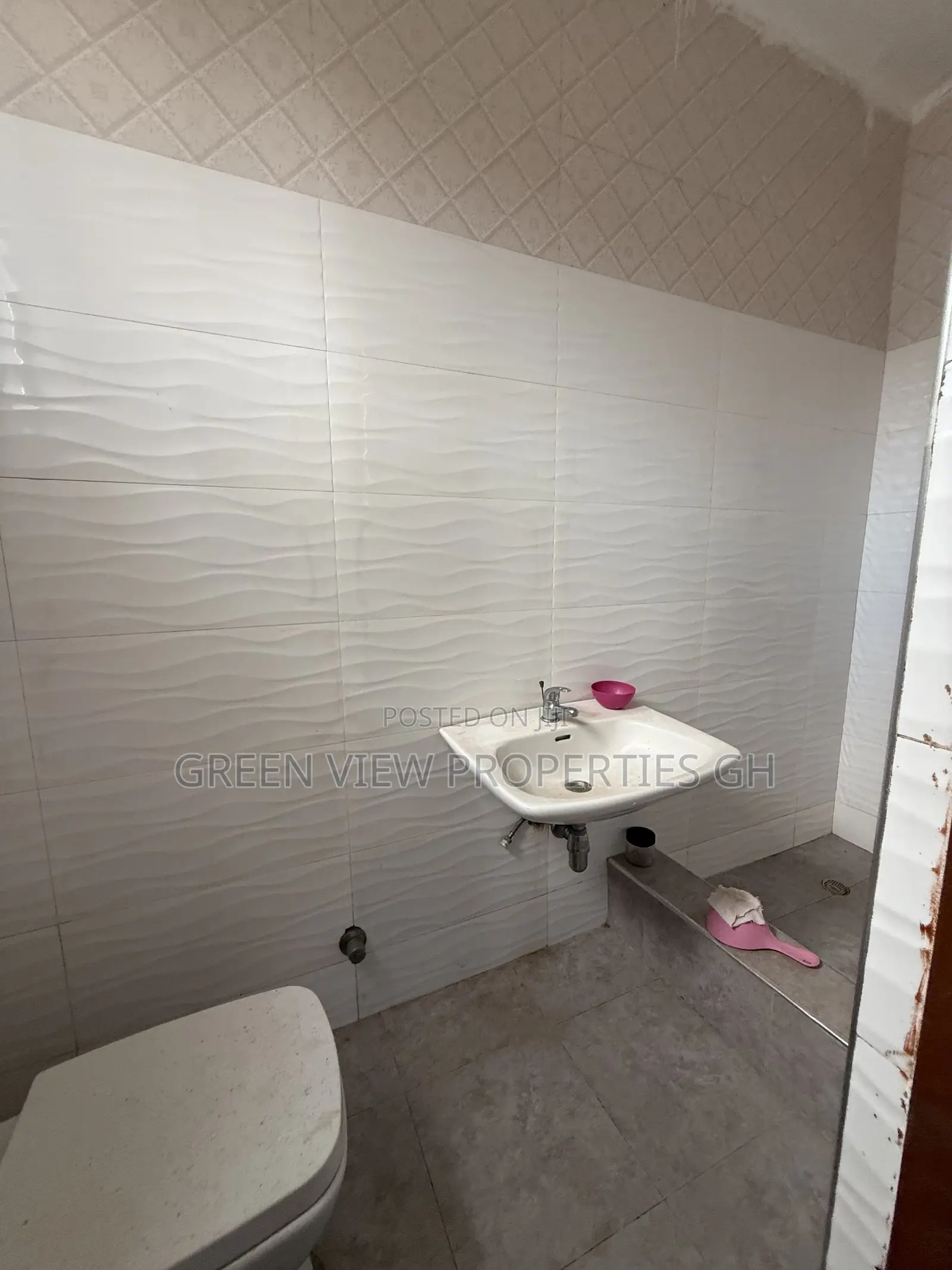 2bdrm Apartment in West Hills Mall Area for rent