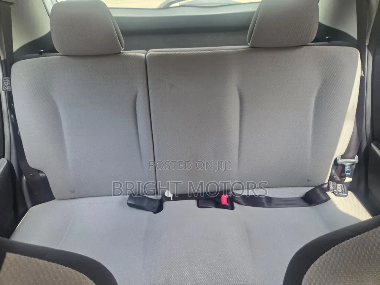 Toyota Vitz 1.5 FWD 5dr 2013 White