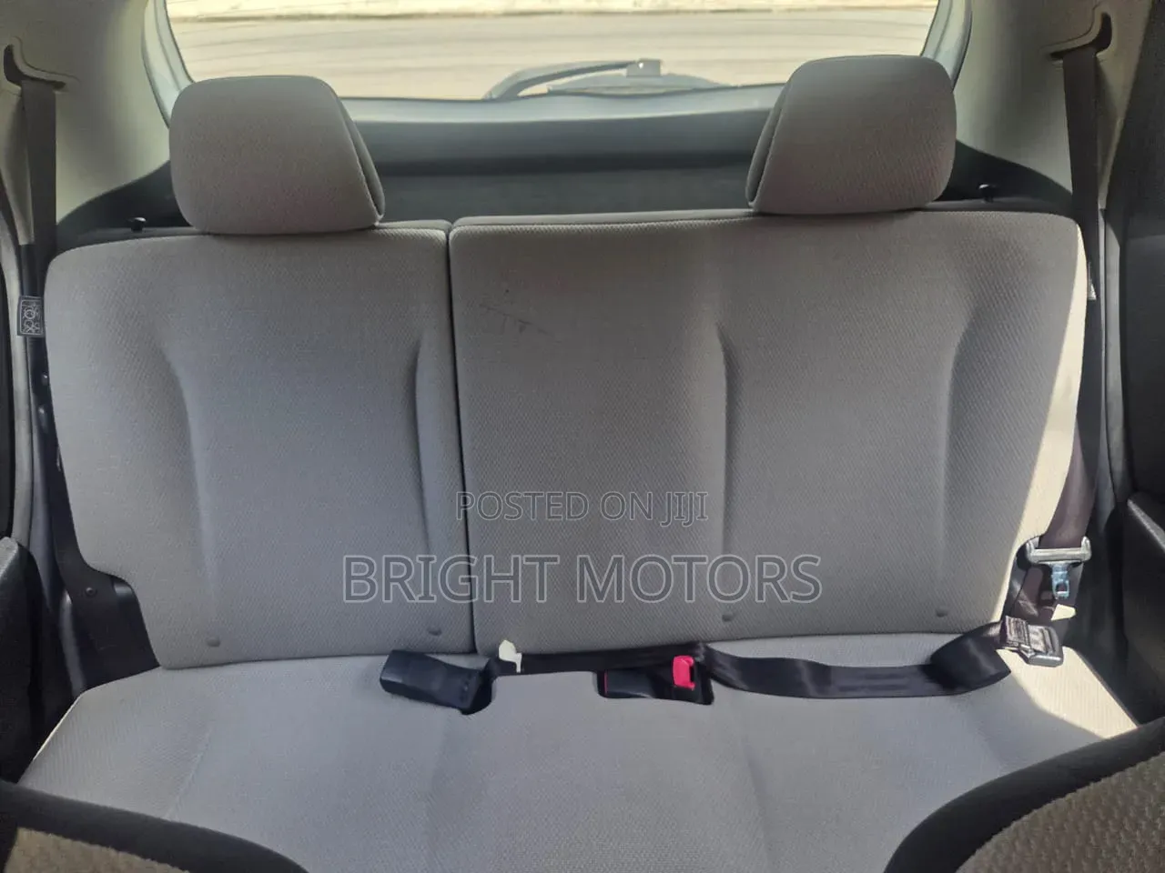 Toyota Vitz 1.5 FWD 5dr 2013 White