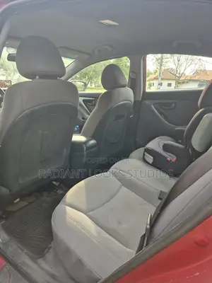 Hyundai Elantra GLS Sedan FWD (1.8L 4cyl 6A) 2013