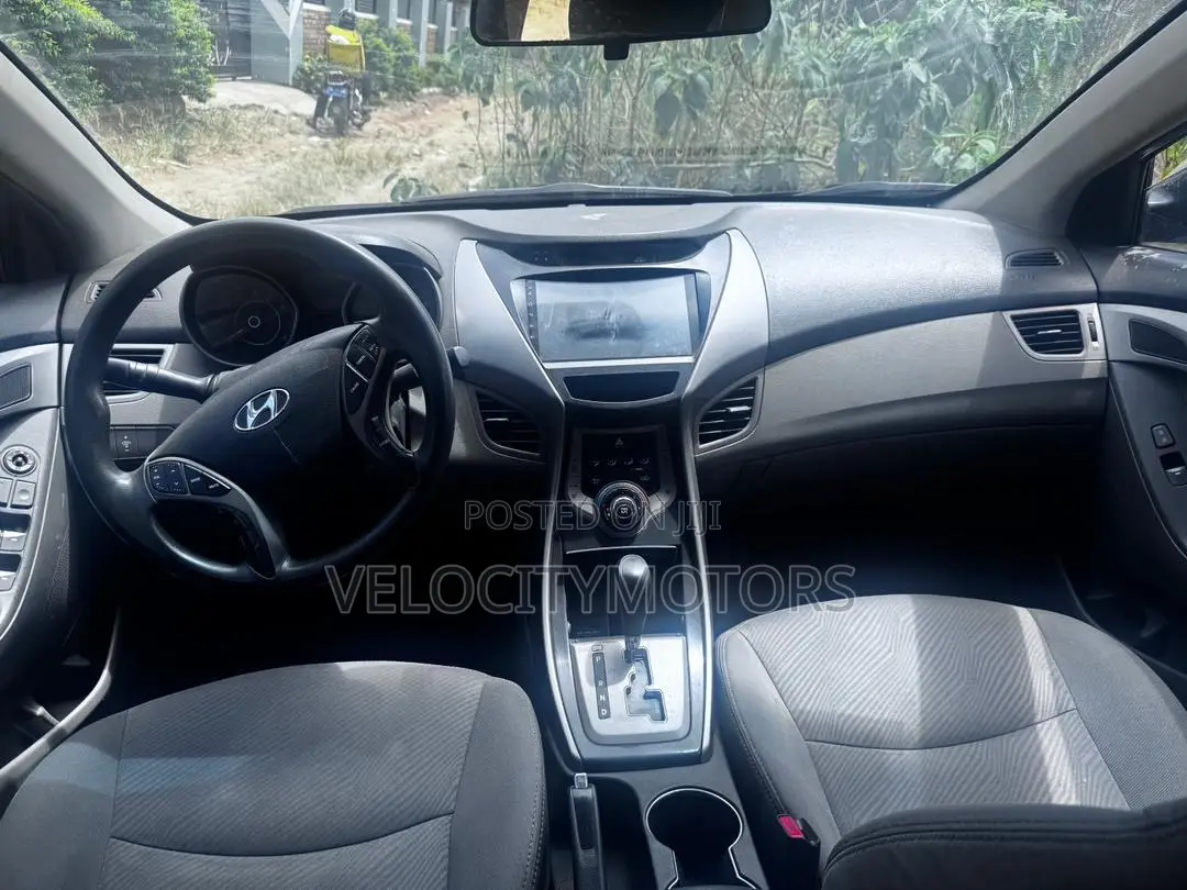 Hyundai Elantra GLS Sedan FWD (1.8L 4cyl 6M) 2013 Gray