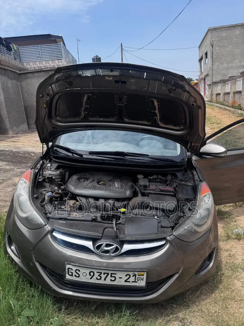 Hyundai Elantra GLS Sedan FWD (1.8L 4cyl 6M) 2013 Gray