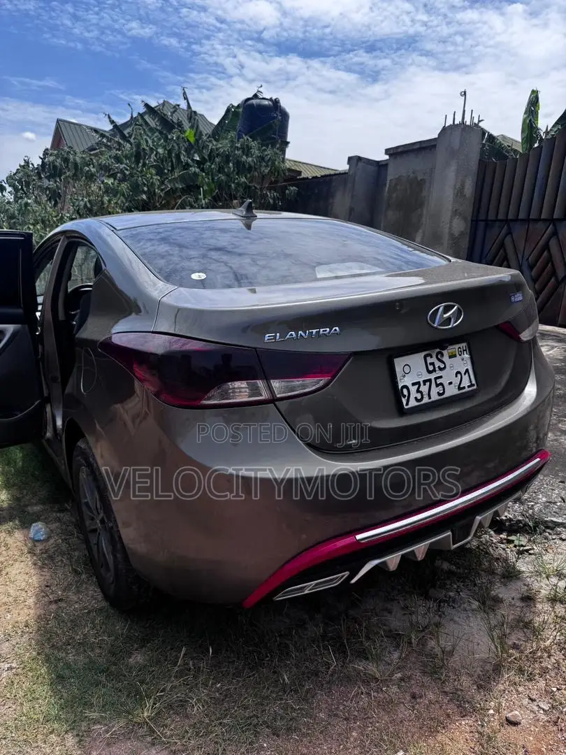Hyundai Elantra GLS Sedan FWD (1.8L 4cyl 6M) 2013 Gray
