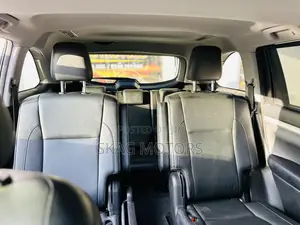 Toyota Highlander XLE 4x4 V6 (3.5L 6cyl 8A) 2018 Burgundy