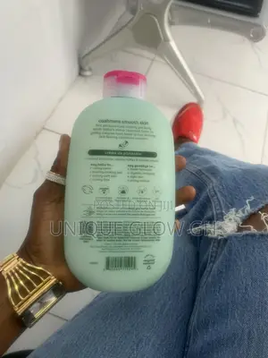 Evolution of Smooth (Eos) Shea Better Cashmere Body Wash. Gentle, Ph