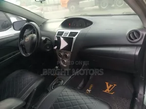 Toyota Yaris Base Sedan 4dr 2010 Green