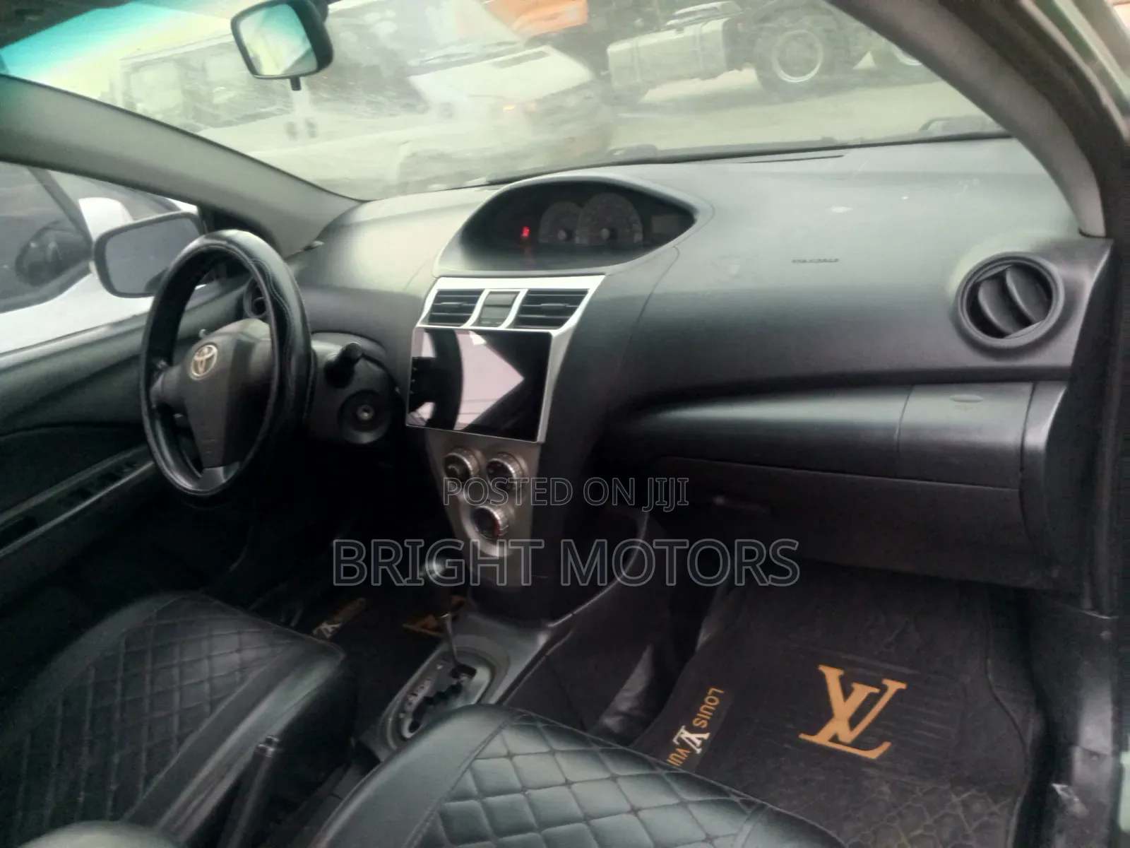 Toyota Yaris Base Sedan 4dr 2010 Green