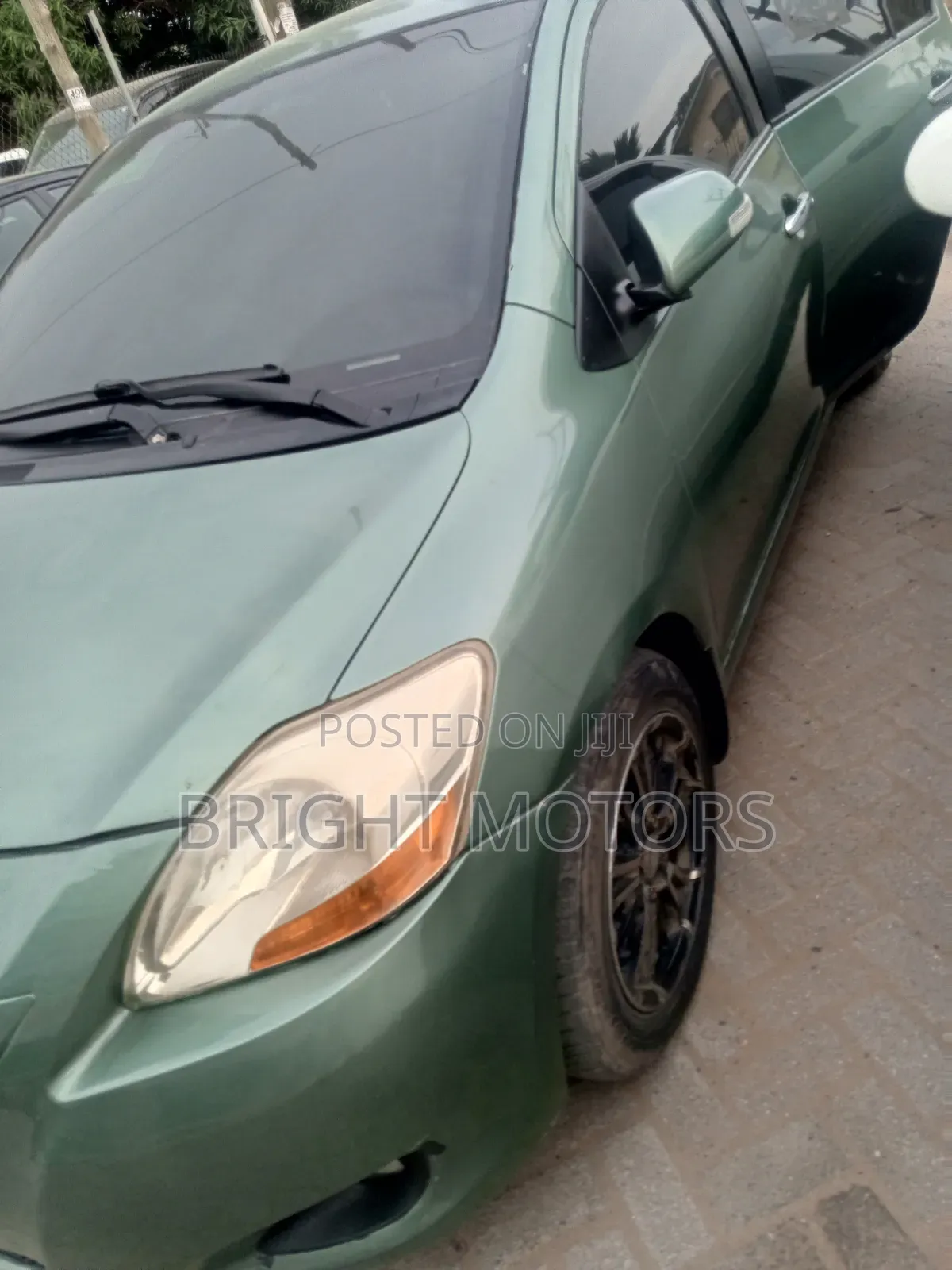 Toyota Yaris Base Sedan 4dr 2010 Green