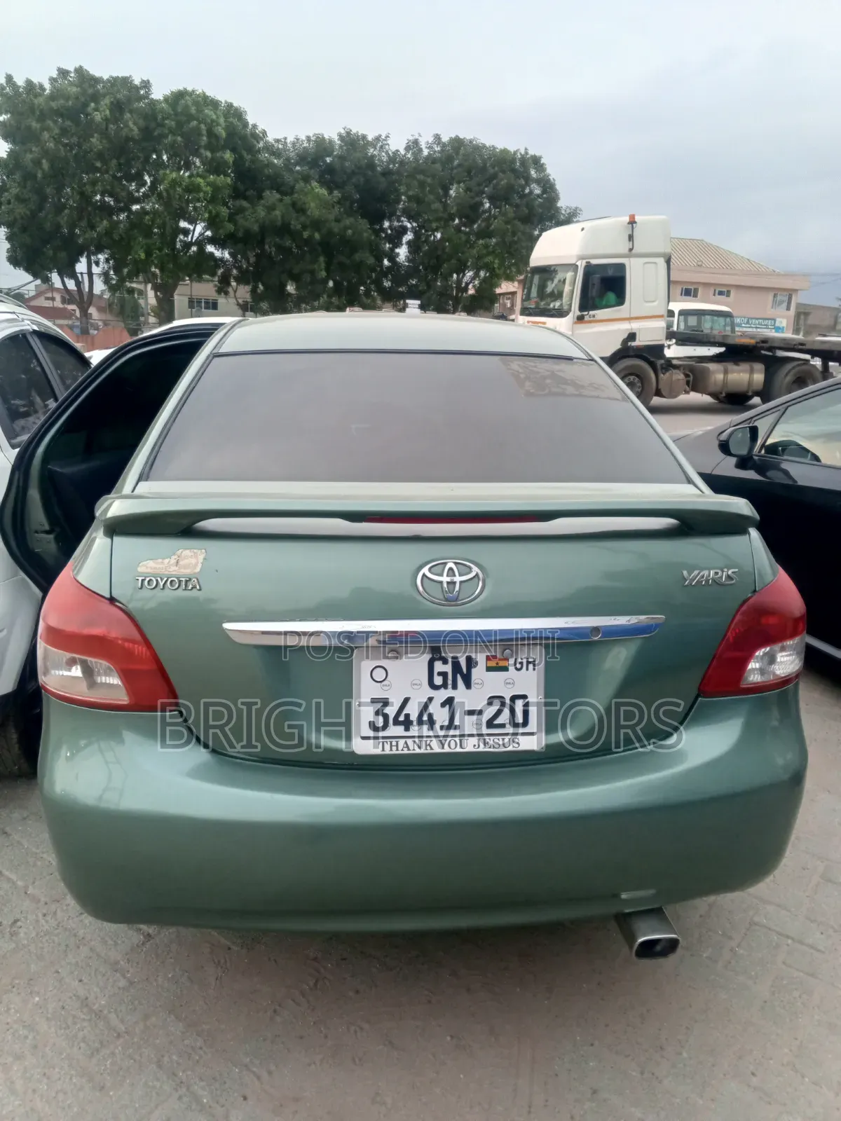 Toyota Yaris Base Sedan 4dr 2010 Green