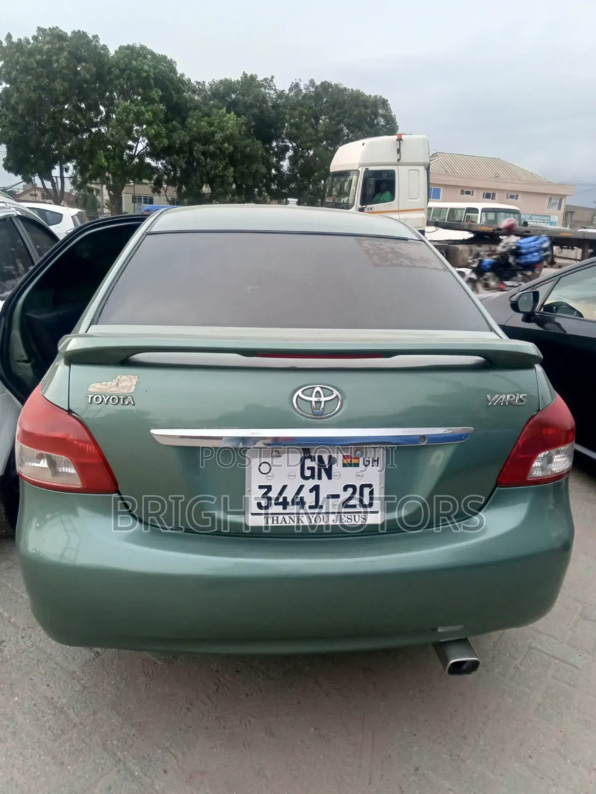 Toyota Yaris Base Sedan 4dr 2010 Green